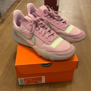 Nike waffle racer size 8